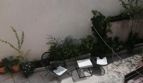 One-Bedroom Apartment with Balcony (5 Adults)