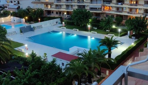 Apartment with Pool View 