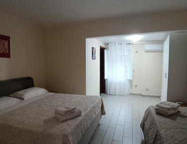 Deluxe Room (2 Adults + 1 Child)