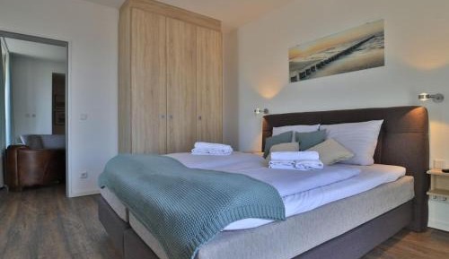 One-Bedroom Apartment with Balcony