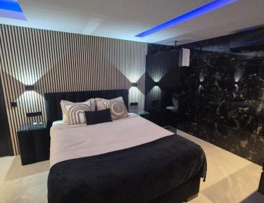 Deluxe King Suite