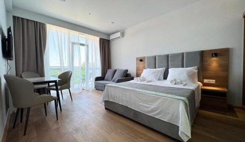 One-Bedroom Apartment with City View