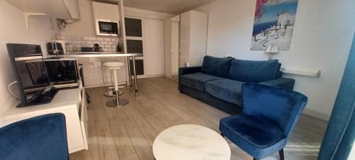 One-Bedroom Apartment - Sea Side