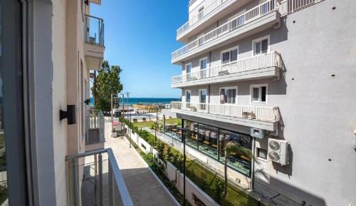 Deluxe Double Room with Side Sea View
