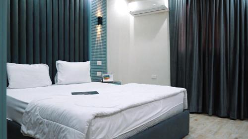 Three-Bedroom Premium Apartment
