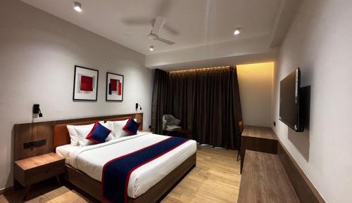 Deluxe King Room