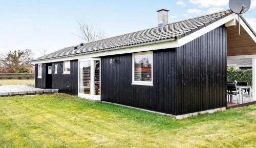 Three-Bedroom Holiday Home 