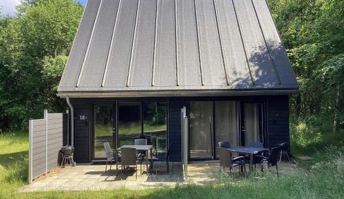 One-Bedroom Holiday Home
