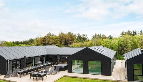 Eleven-Bedroom Holiday home