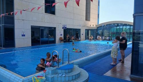 Apartment with Pool View 