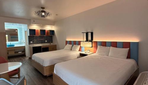 Queen Suite with Two Queen Beds - Non-Smoking
