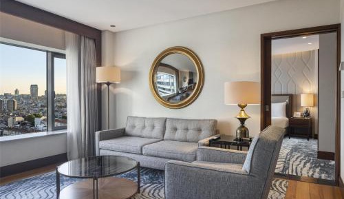 Suite - Lounge Access