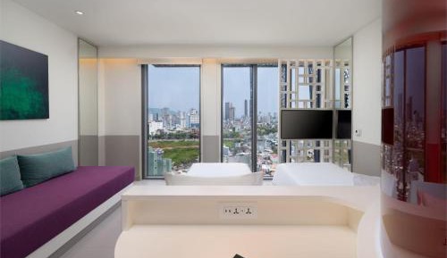 Signature Wink Family Triple Room City View