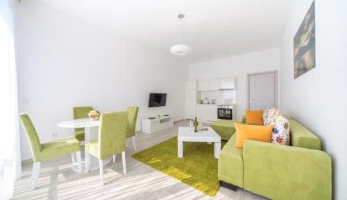 One-Bedroom Apartment with Sea View
