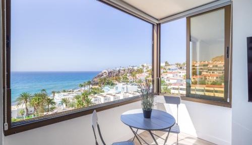 Deluxe One-Bedroom Apartment with Ocean View