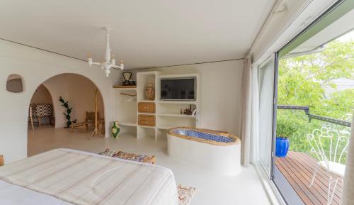 Superior One-Bedroom Apartment with Balcony