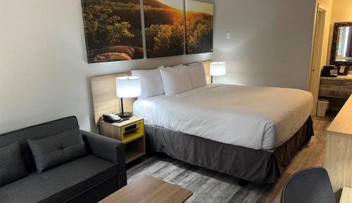 King Room - Non-Smoking