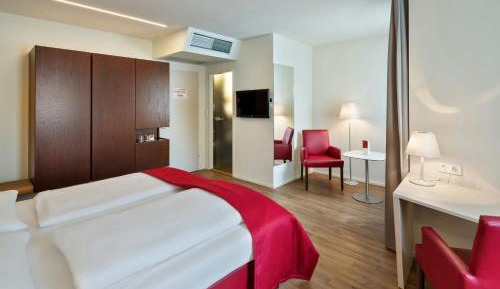 King Double Guest Room with Courtyard View