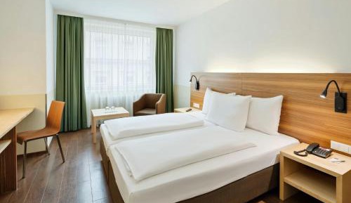 Twin Double Guest Room with City View