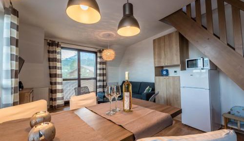 Apartment with Mountain View