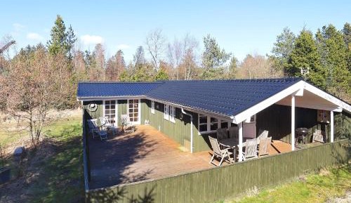 Three-Bedroom Holiday Home 