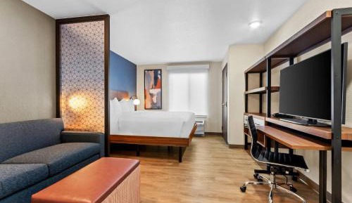 King Suite with Sofa - Non Smoking