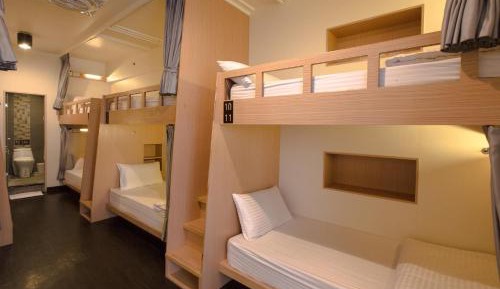 Deluxe Single -Mixed Dorm With Balcony