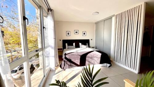 King Studio with Sofa Bed