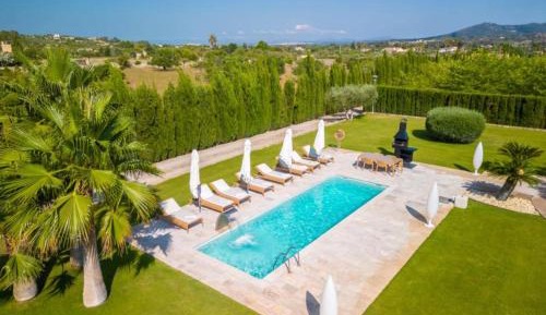 Four-Bedroom Holiday Home