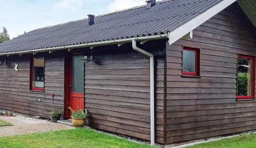 Three-Bedroom Holiday Home 
