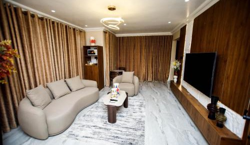 Deluxe King Suite
