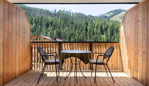 One-Bedroom Apartment with Balcony and Mountain View  