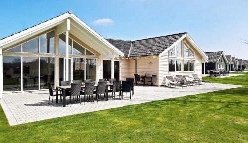 Eight-Bedroom Holiday Home