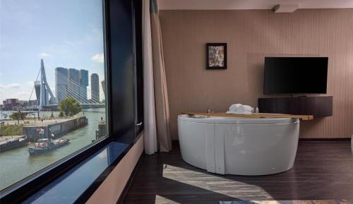 Junior Spa King Suite with Harbor View