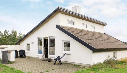 Three-Bedroom Holiday Home 