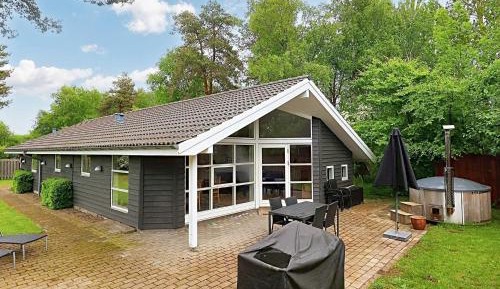 Five-Bedroom Holiday Home