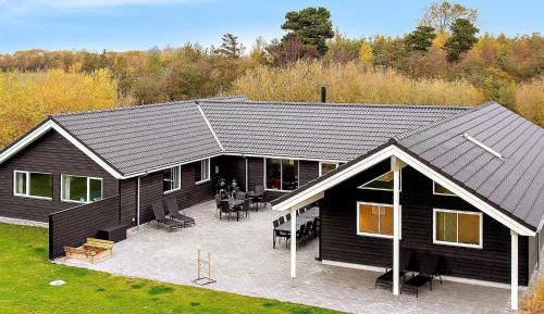 Nine-Bedroom Holiday Home