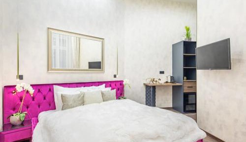 Room #1476112102