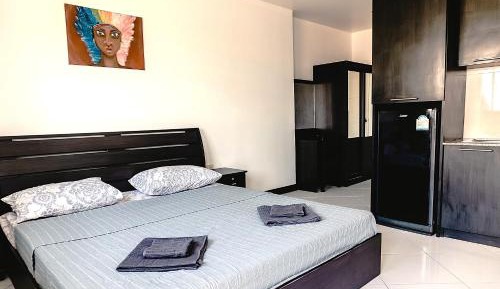 Deluxe Double Room with Side Sea View