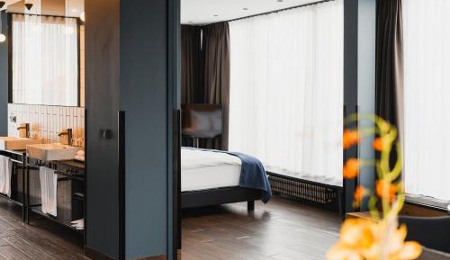 Suite with Harbor View and with Sauna and Gym Access