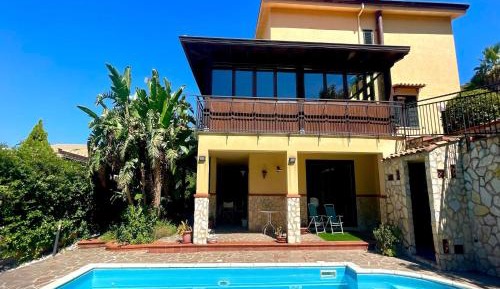 Six-Bedroom Villa 