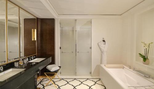 King Junior Suite with Panoramic View