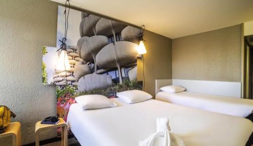 Standard Room with One Double Bed and One Single Bed
