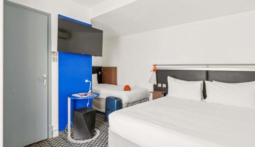 Standard Room with One Double Bed and One Single Bed