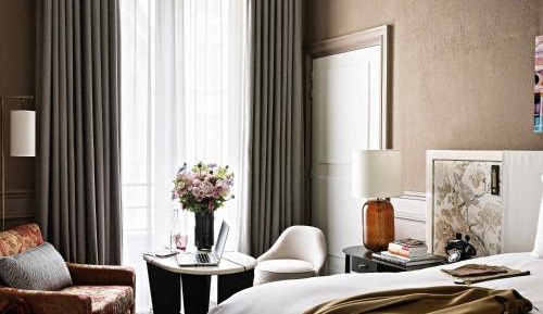 Premium Luxury Queen Room with One Queen Bed and Courtyard or Rue Scribe View