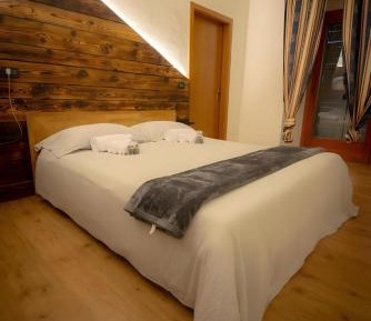 Superior One-Bedroom Apartment with Balcony