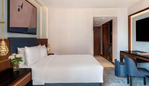 Deluxe King Room with Nile View
