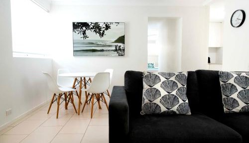 One-Bedroom Apartment with Park View
