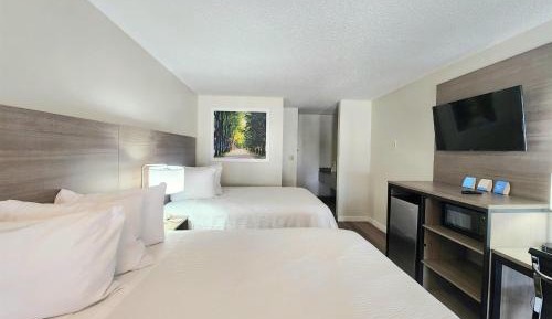 Queen Room with Two Queen Beds - Non-Smoking