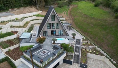 Seven-Bedroom Holiday Home
